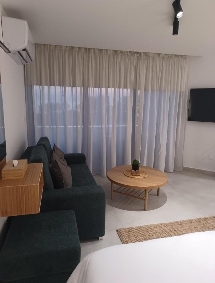 Terrazza Suites パ フォス エクステリア 写真