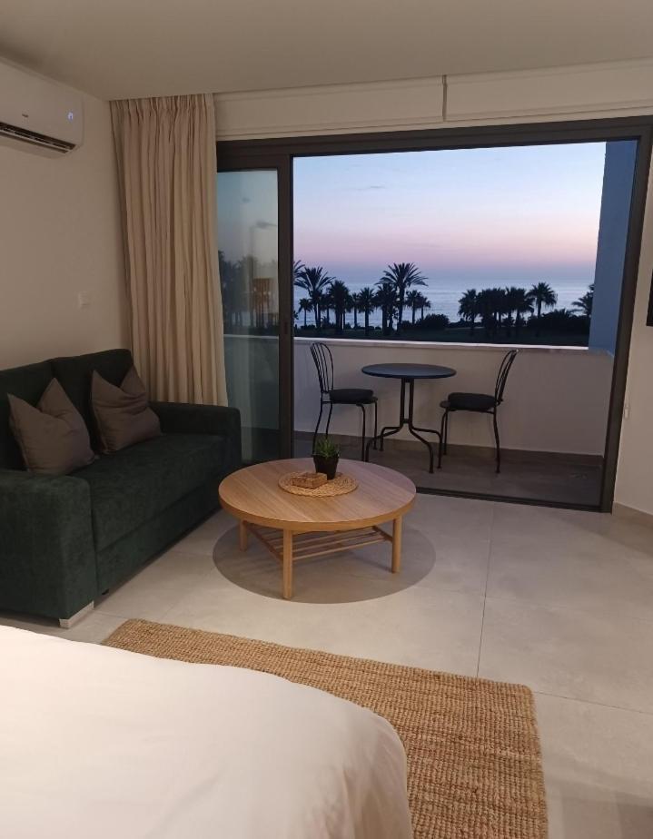 Terrazza Suites パ フォス エクステリア 写真